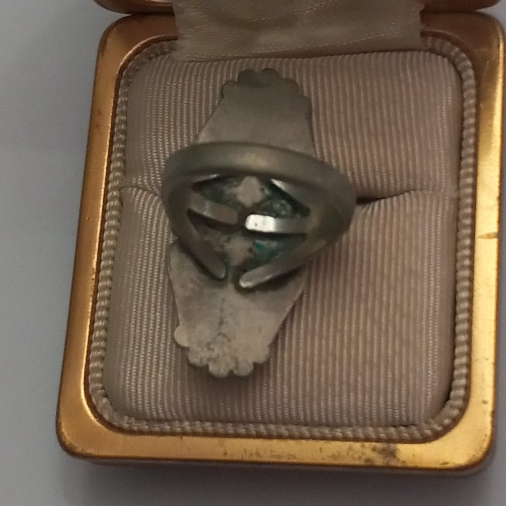 Antique Navajo Silver Ring with Long Turquoise Gemstone - Picture 3 of 6